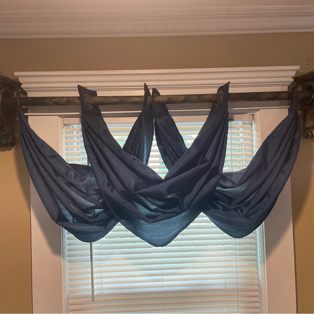 Window valences